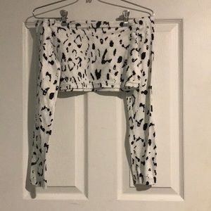 Black and white long sleeve leopard print crop top
